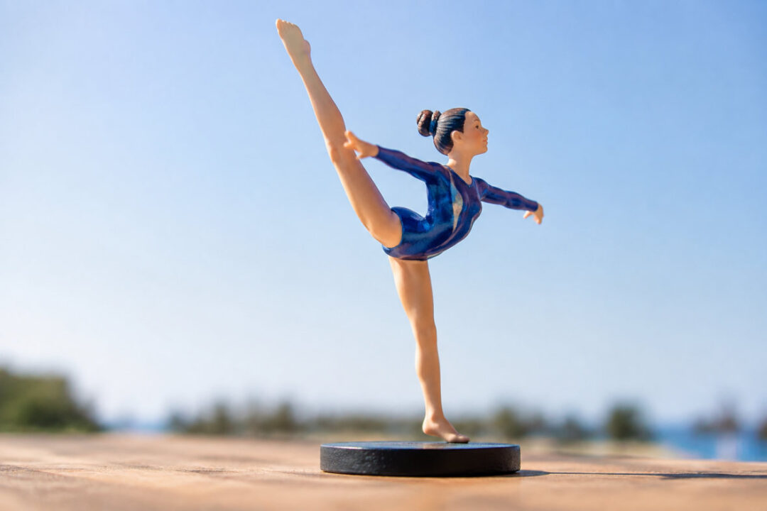 Figurine gymnaste personnalisée réalisant une figure élégante en plein mouvement